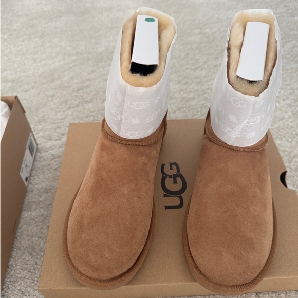 UGG Women's Mini Bailey Bow II Boot, Tan, Size 7 - NWT - Picture 4 of 13